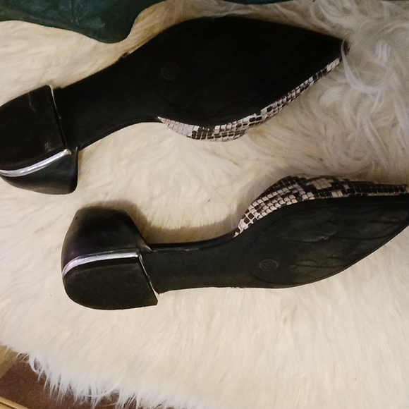 SAM LIBBY FLATS Size 10. - Picture 4 of 13
